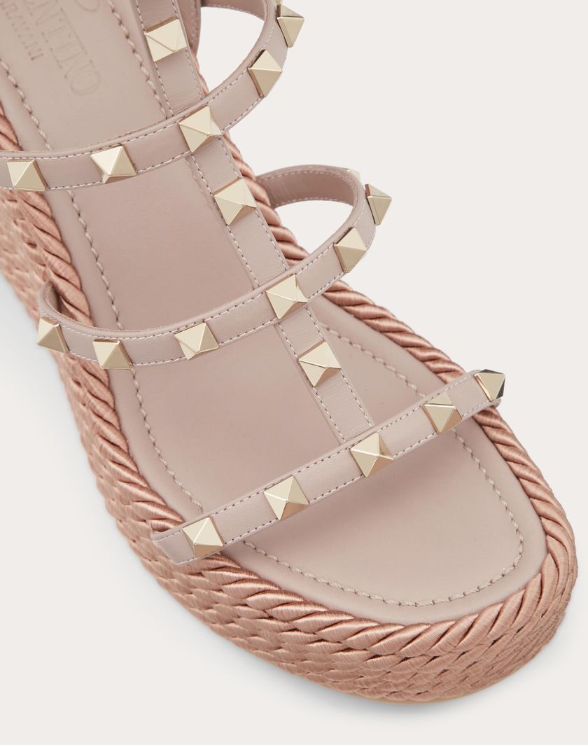 ROCKSTUD ANKLE STRAP WEDGE SANDAL IN CALFSKIN LEATHER 95 MM - Image 2